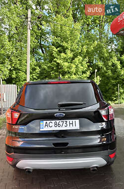 Внедорожник / Кроссовер Ford Escape 2016 в 