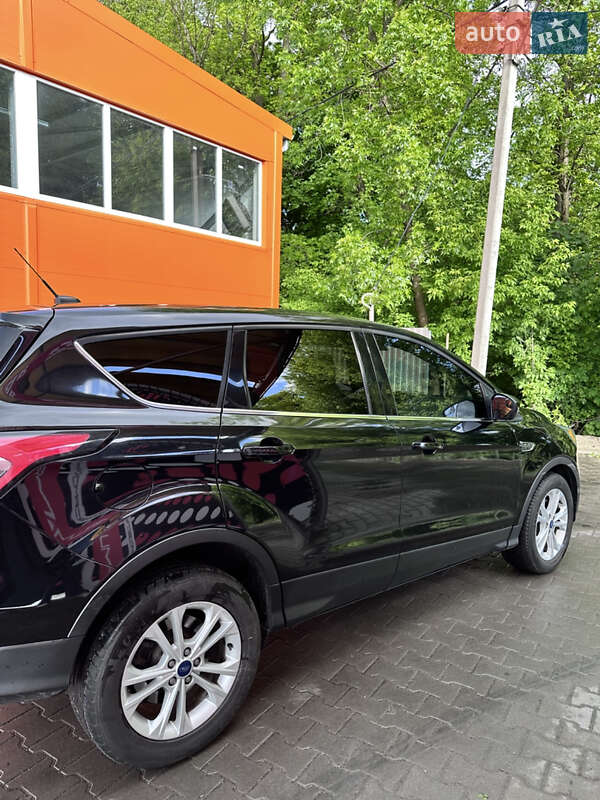 Внедорожник / Кроссовер Ford Escape 2016 в Луцке