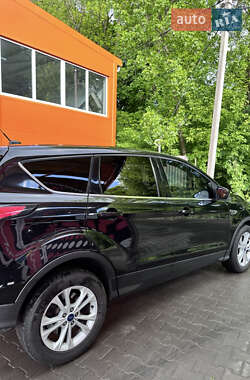 Внедорожник / Кроссовер Ford Escape 2016 в 