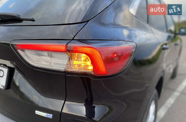 Позашляховик / Кросовер Ford Escape 2020 в 