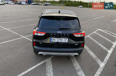 Позашляховик / Кросовер Ford Escape 2020 в 
