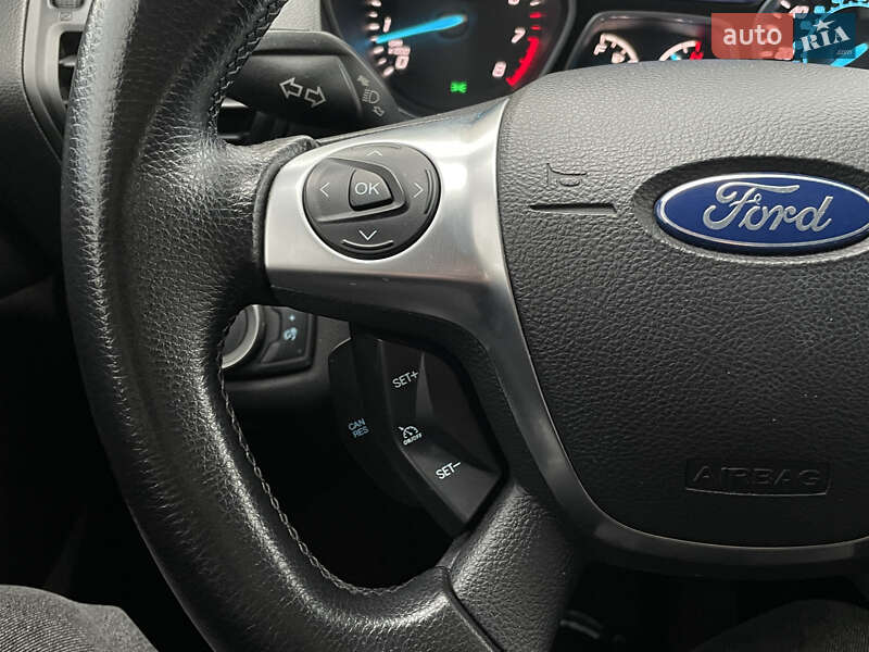 Внедорожник / Кроссовер Ford Escape 2015 в Николаеве