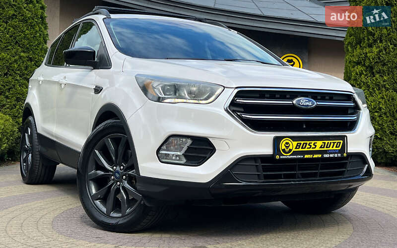 Позашляховик / Кросовер Ford Escape 2016 в 