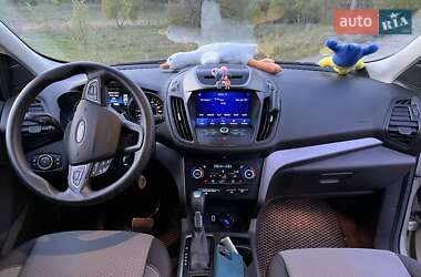 Внедорожник / Кроссовер Ford Escape 2017 в 
