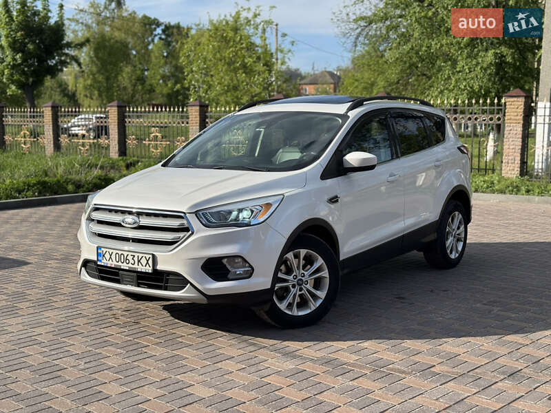 Внедорожник / Кроссовер Ford Escape 2017 в 
