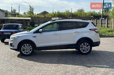 Внедорожник / Кроссовер Ford Escape 2017 в 