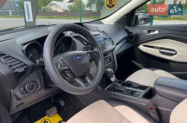 Внедорожник / Кроссовер Ford Escape 2016 в 