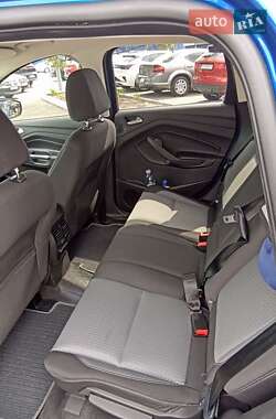 Внедорожник / Кроссовер Ford Escape 2016 в 