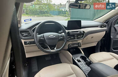 Внедорожник / Кроссовер Ford Escape 2020 в 