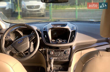 Внедорожник / Кроссовер Ford Escape 2016 в 