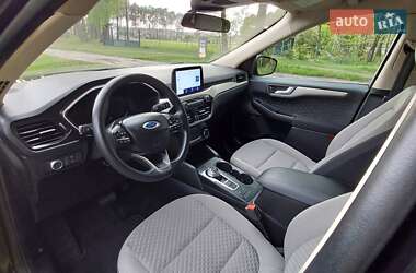 Внедорожник / Кроссовер Ford Escape 2020 в 