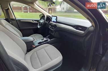 Внедорожник / Кроссовер Ford Escape 2020 в 