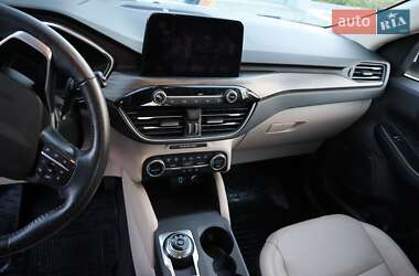 Внедорожник / Кроссовер Ford Escape 2020 в 