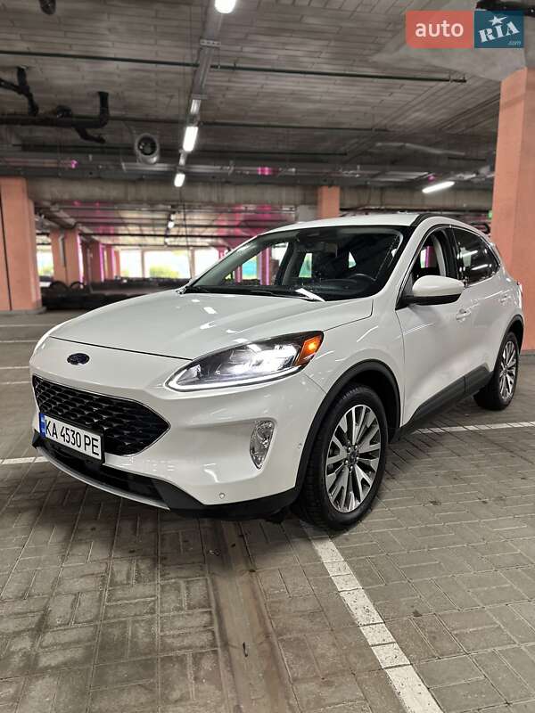 Позашляховик / Кросовер Ford Escape 2021 в 