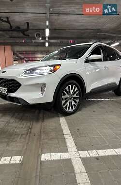 Позашляховик / Кросовер Ford Escape 2021 в 