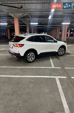 Позашляховик / Кросовер Ford Escape 2021 в 