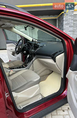 Внедорожник / Кроссовер Ford Escape 2015 в 