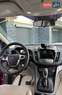 Внедорожник / Кроссовер Ford Escape 2015 в 