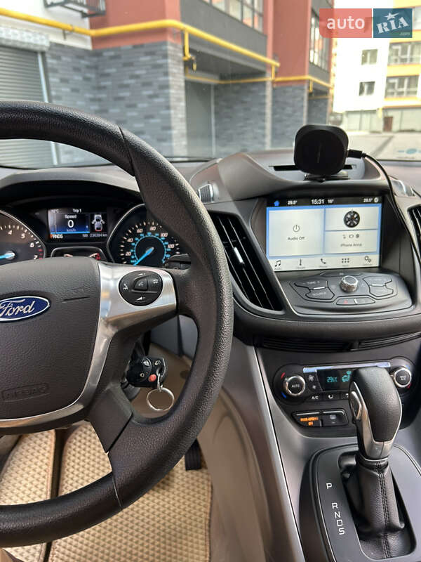 Внедорожник / Кроссовер Ford Escape 2015 в Житомире
