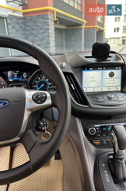 Внедорожник / Кроссовер Ford Escape 2015 в 