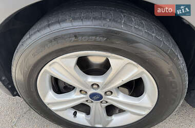 Позашляховик / Кросовер Ford Escape 2015 в 