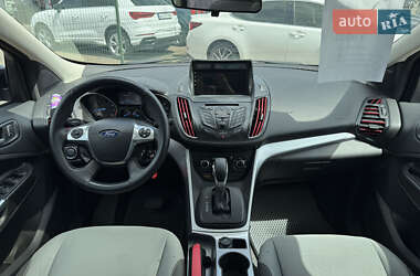 Позашляховик / Кросовер Ford Escape 2015 в 