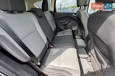 Позашляховик / Кросовер Ford Escape 2015 в 