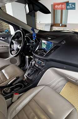 Внедорожник / Кроссовер Ford Escape 2015 в 
