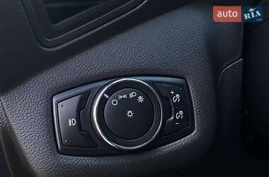 Позашляховик / Кросовер Ford Escape 2013 в 