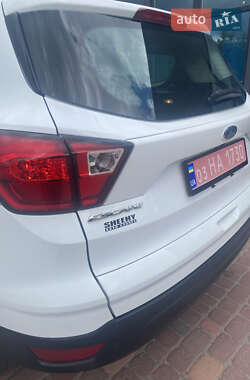 Внедорожник / Кроссовер Ford Escape 2019 в 