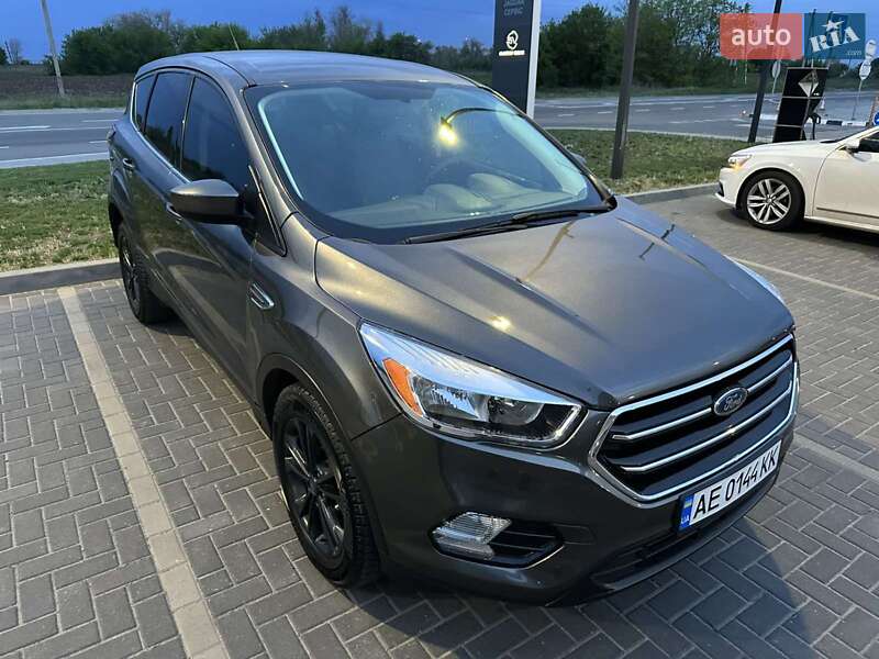 Внедорожник / Кроссовер Ford Escape 2017 в Днепре