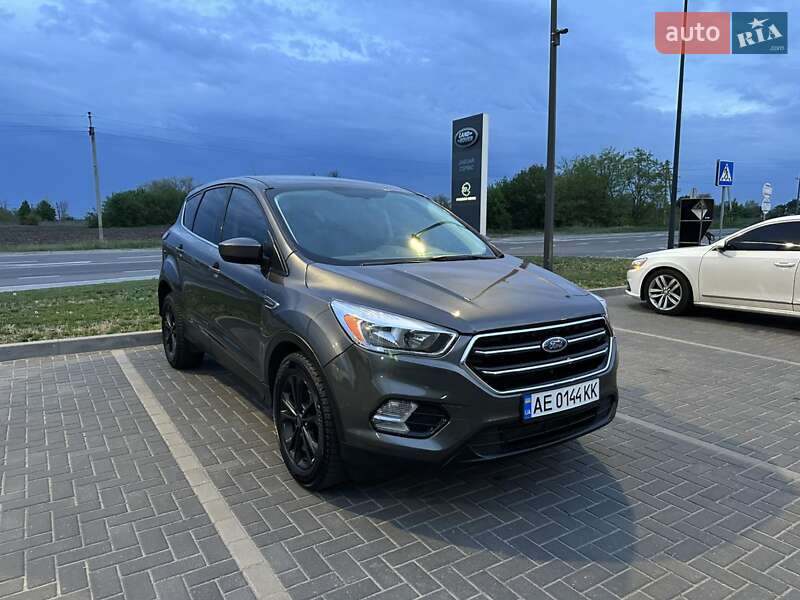 Внедорожник / Кроссовер Ford Escape 2017 в Днепре