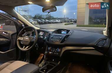 Внедорожник / Кроссовер Ford Escape 2017 в 