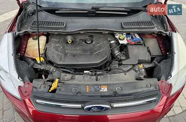 Позашляховик / Кросовер Ford Escape 2014 в 