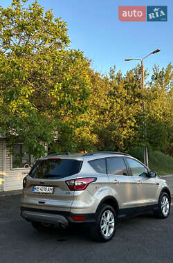 Внедорожник / Кроссовер Ford Escape 2017 в 