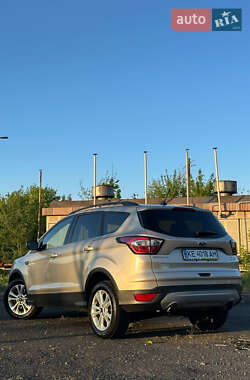 Внедорожник / Кроссовер Ford Escape 2017 в 