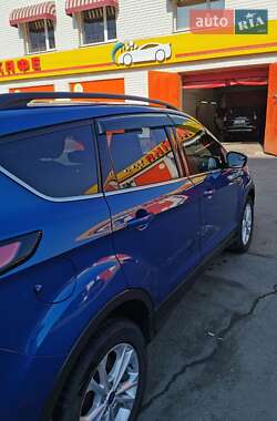 Внедорожник / Кроссовер Ford Escape 2017 в 