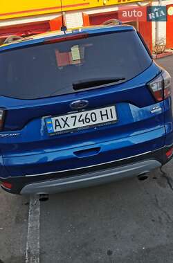 Внедорожник / Кроссовер Ford Escape 2017 в 