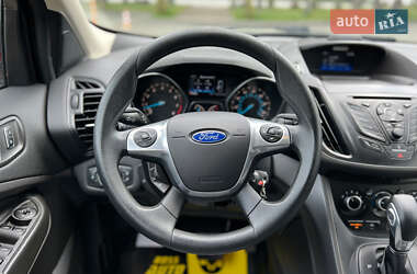Внедорожник / Кроссовер Ford Escape 2015 в 