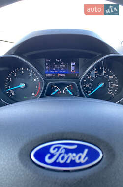 Внедорожник / Кроссовер Ford Escape 2017 в 