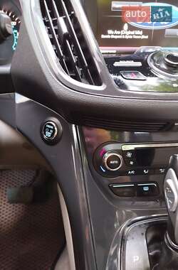 Внедорожник / Кроссовер Ford Escape 2014 в 
