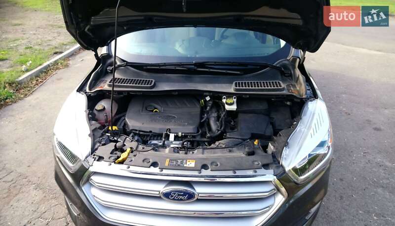 Внедорожник / Кроссовер Ford Escape 2016 в Кривом Роге