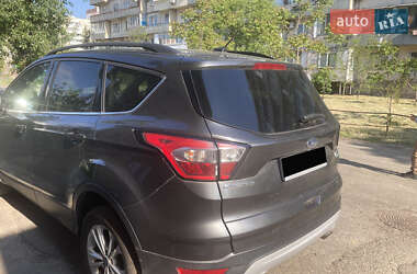 Внедорожник / Кроссовер Ford Escape 2018 в 