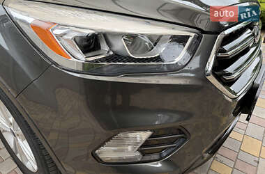 Позашляховик / Кросовер Ford Escape 2019 в 