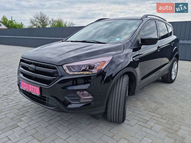 Внедорожник / Кроссовер Ford Escape 2017 в Новоукраинке