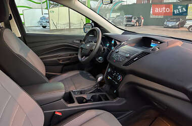 Внедорожник / Кроссовер Ford Escape 2019 в 