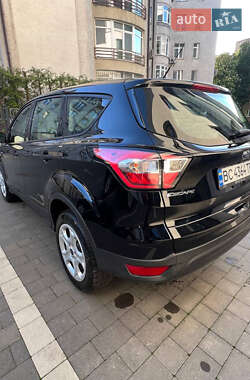Внедорожник / Кроссовер Ford Escape 2018 в 
