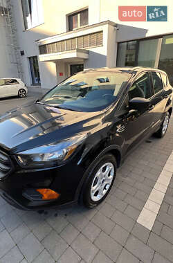 Внедорожник / Кроссовер Ford Escape 2018 в 