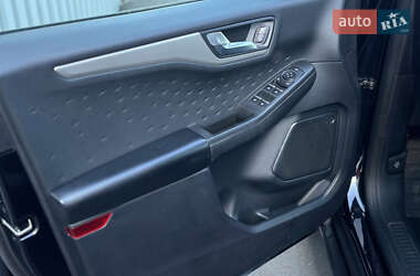 Внедорожник / Кроссовер Ford Escape 2020 в 