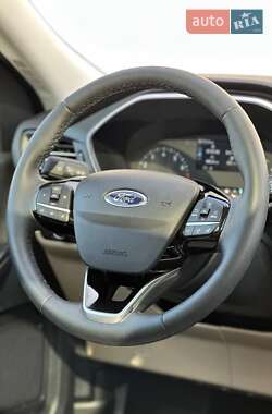 Позашляховик / Кросовер Ford Escape 2022 в 